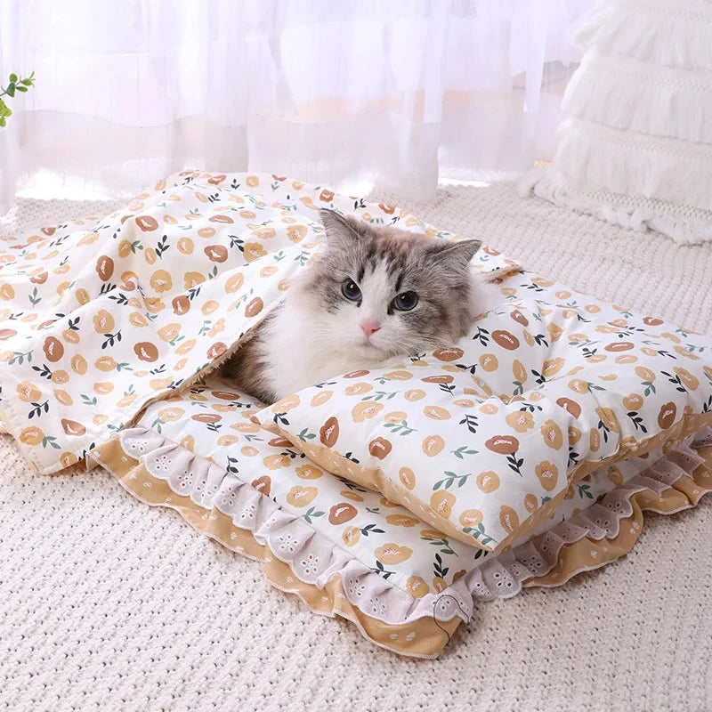 Lit pour chat mignon avec un oreiller et des draps couverts lit pour chat fleur fruit licorne bleu et bleu plaid